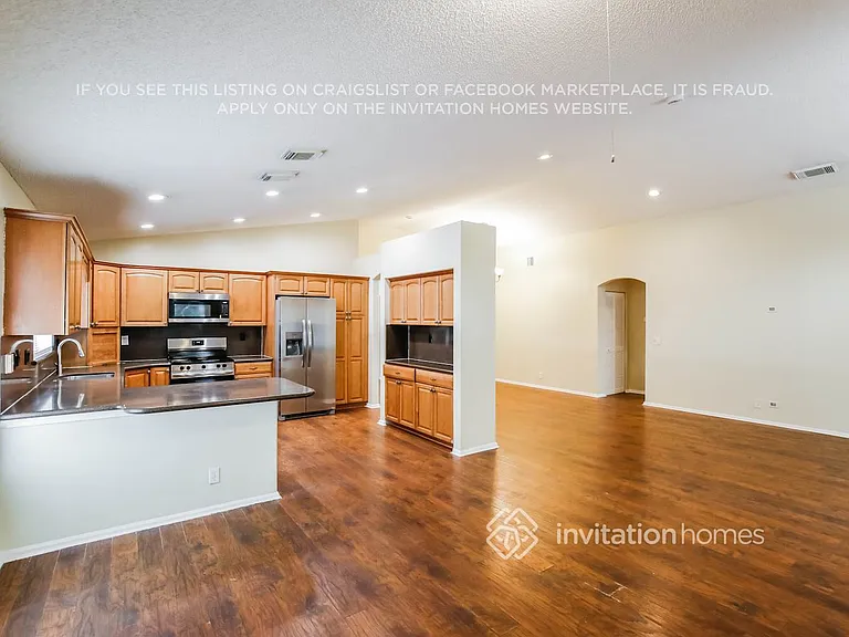 4912 SW 32nd Way — Photo 4
