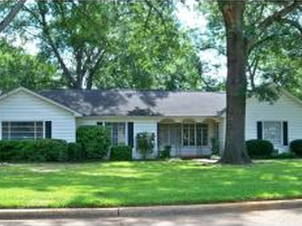 1st image of 2502 N Pecan St