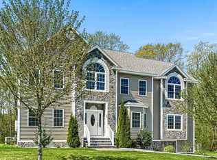 96 Clement Rd, Dracut, MA 01826