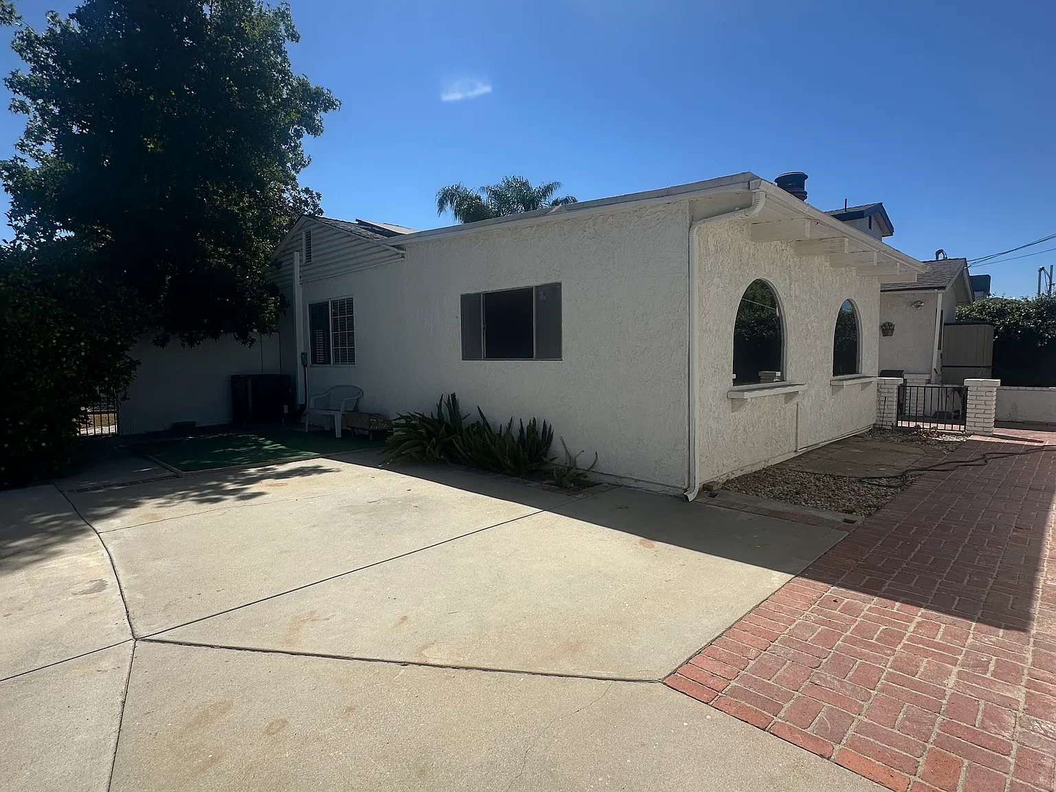 3 bed, 1989 sqft, $4,299 — Photo 4
