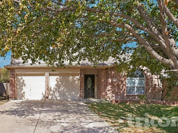 10216 Scurry Ct, Fort Worth, TX 76108