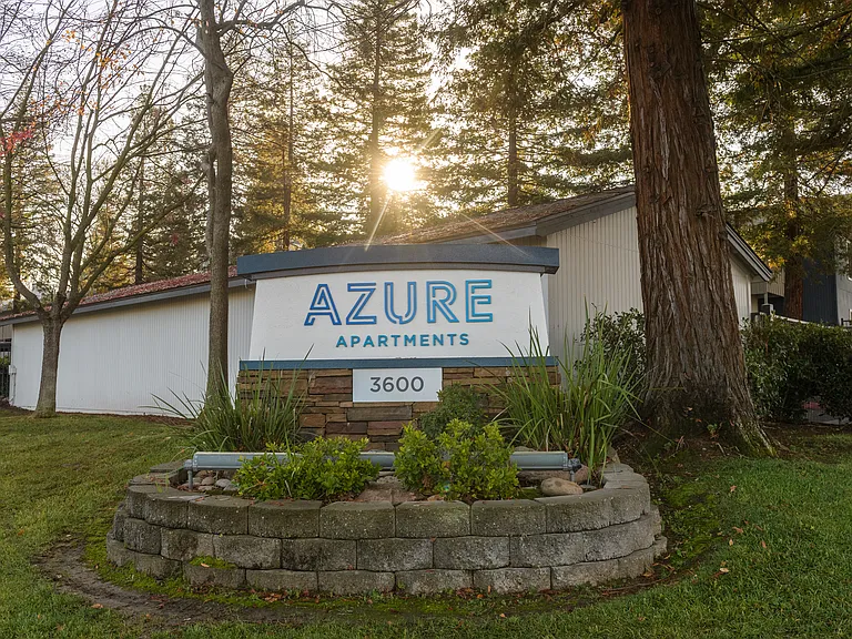 Azure — Photo 192
