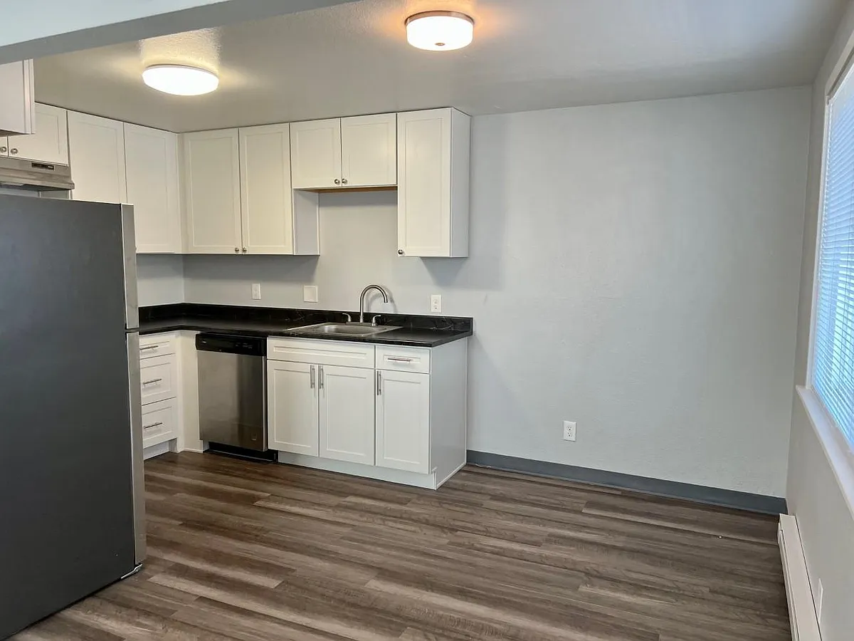 Building Photo - 814 S 13th St #2