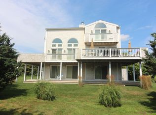 8 Plains Ct, Edgartown, MA 02539