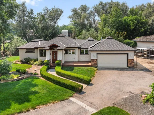 5810 W Castle Dr, Boise, ID 83703