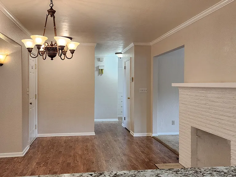 7995 Hazelgreen Rd NE — Photo 11