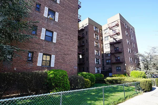 Sold by City Express Realty LLC | media 21