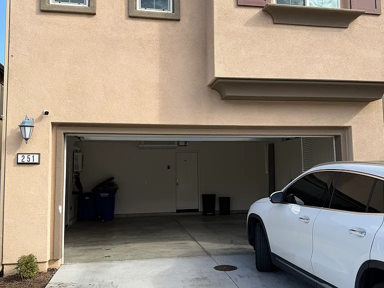 251 Saratoga Ct — Photo 1
