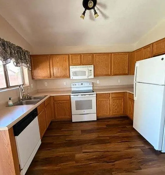 15743 W Elm St — Photo 17