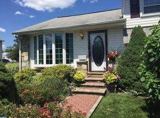 987 Victoria Rd, Warminster, PA 18974