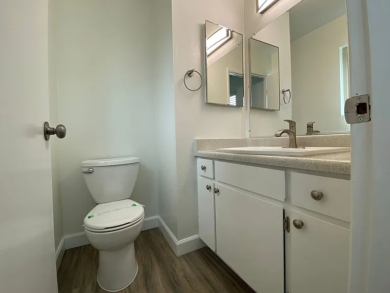 El Camino Grove Apartment Homes — Photo 14