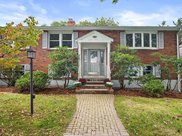 19 Murdoch Rd, Stoneham, MA 02180