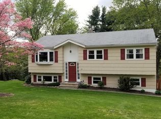 18 Maryann Rd, Oak Ridge, NJ 07438