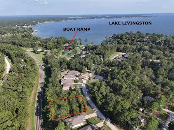 N Village Cove Loop, Livingston, TX 77351