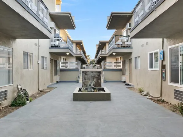 Tarzana Courtyard, 18400 Collins St #1B-1Ba-700Sqft, Tarzana, CA 91356
