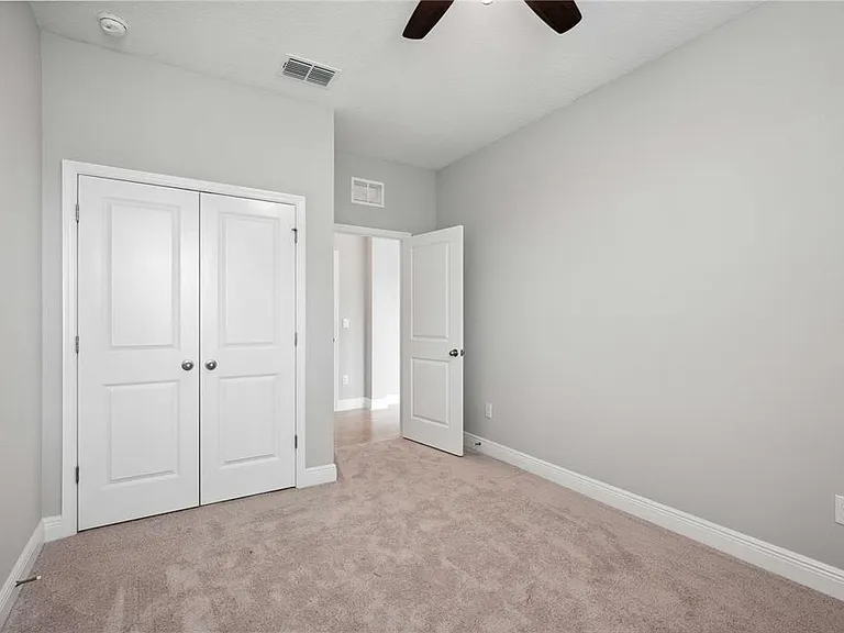 2560 Warren Acres Blvd — Photo 15
