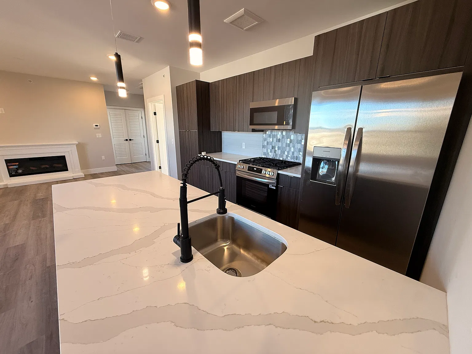 3 bed, 1400 sqft, $3,800 — Photo 3
