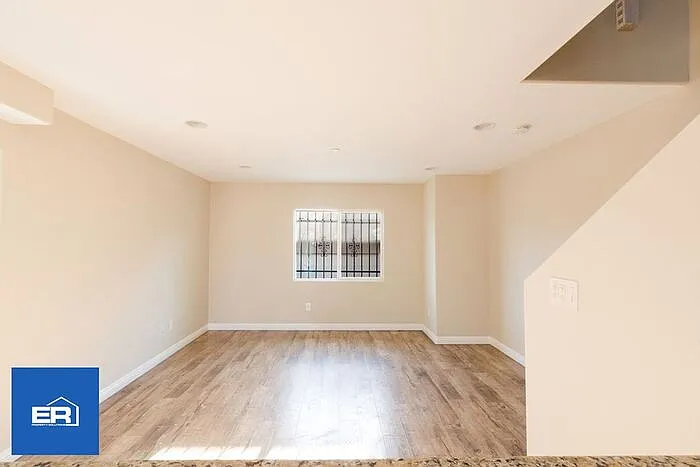 Building Photo - 2720 E Cincinnati St #2720