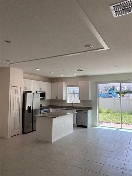 3 bed, 2.5 bath, 1650 sqft, $2,050 — Photo 4