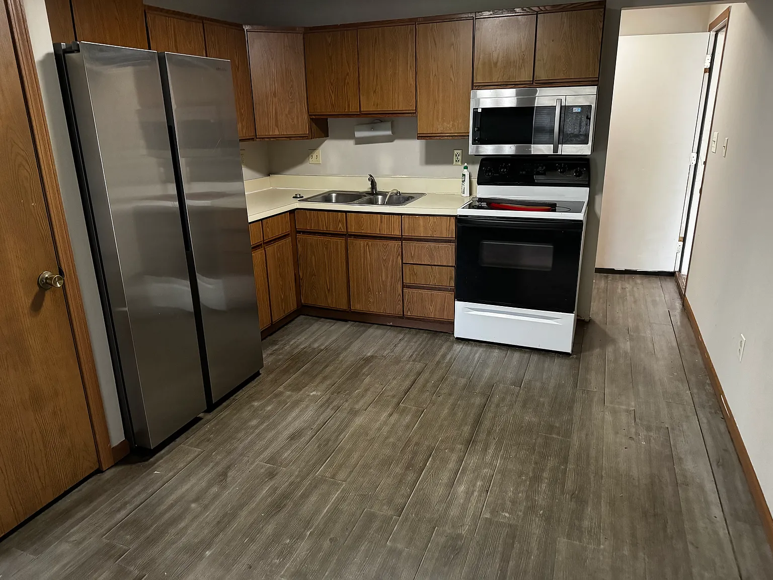 3 bed, 1.5 bath, 988 sqft, $1,800 — Photo 3
