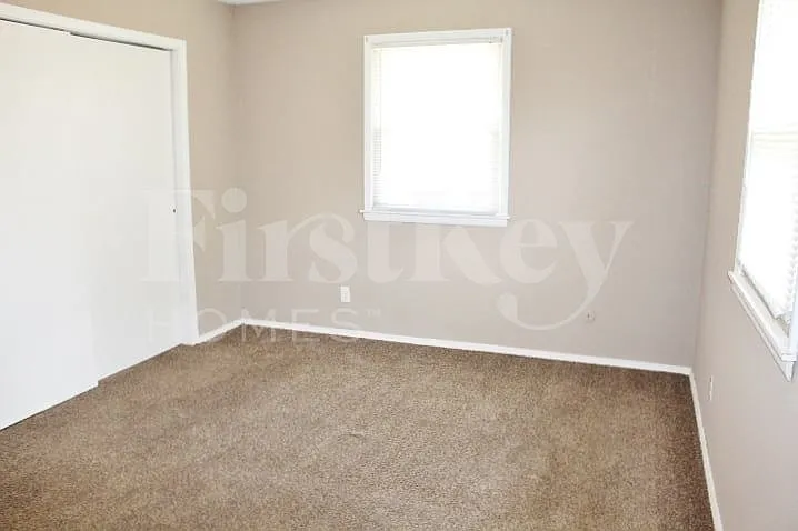 4455 Stuart Dr — Photo 10
