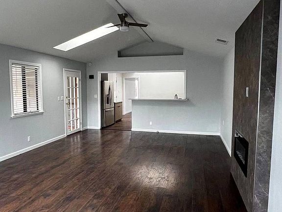 5th image of 1074 Plymouth Dr