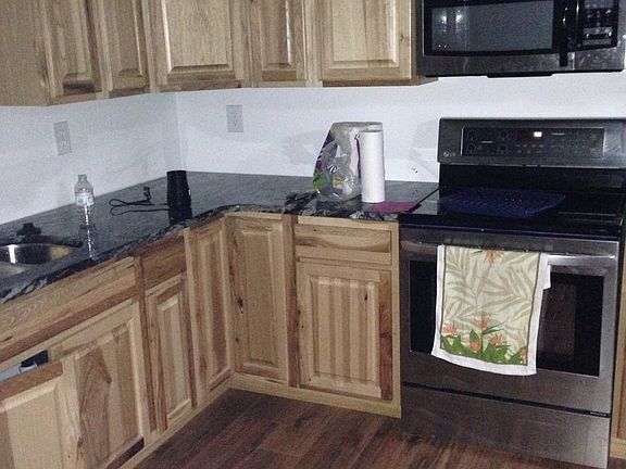Kitchen 14x14 w Granite