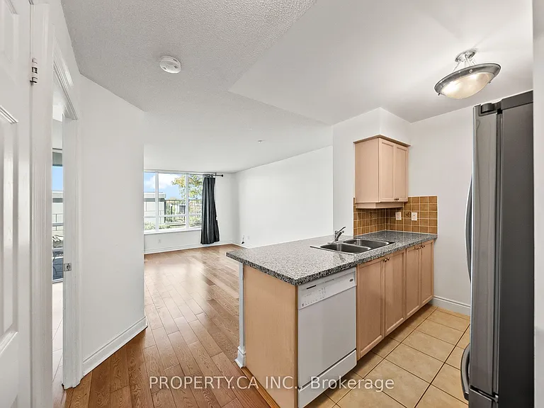 15 Greenview Ave #309 — Photo 4