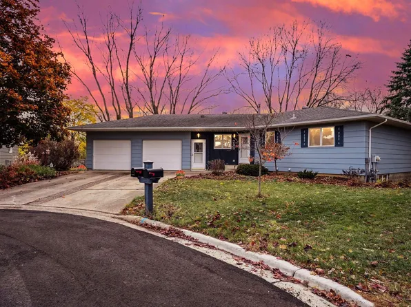 728 Colonial Cir, Faribault, MN 55021