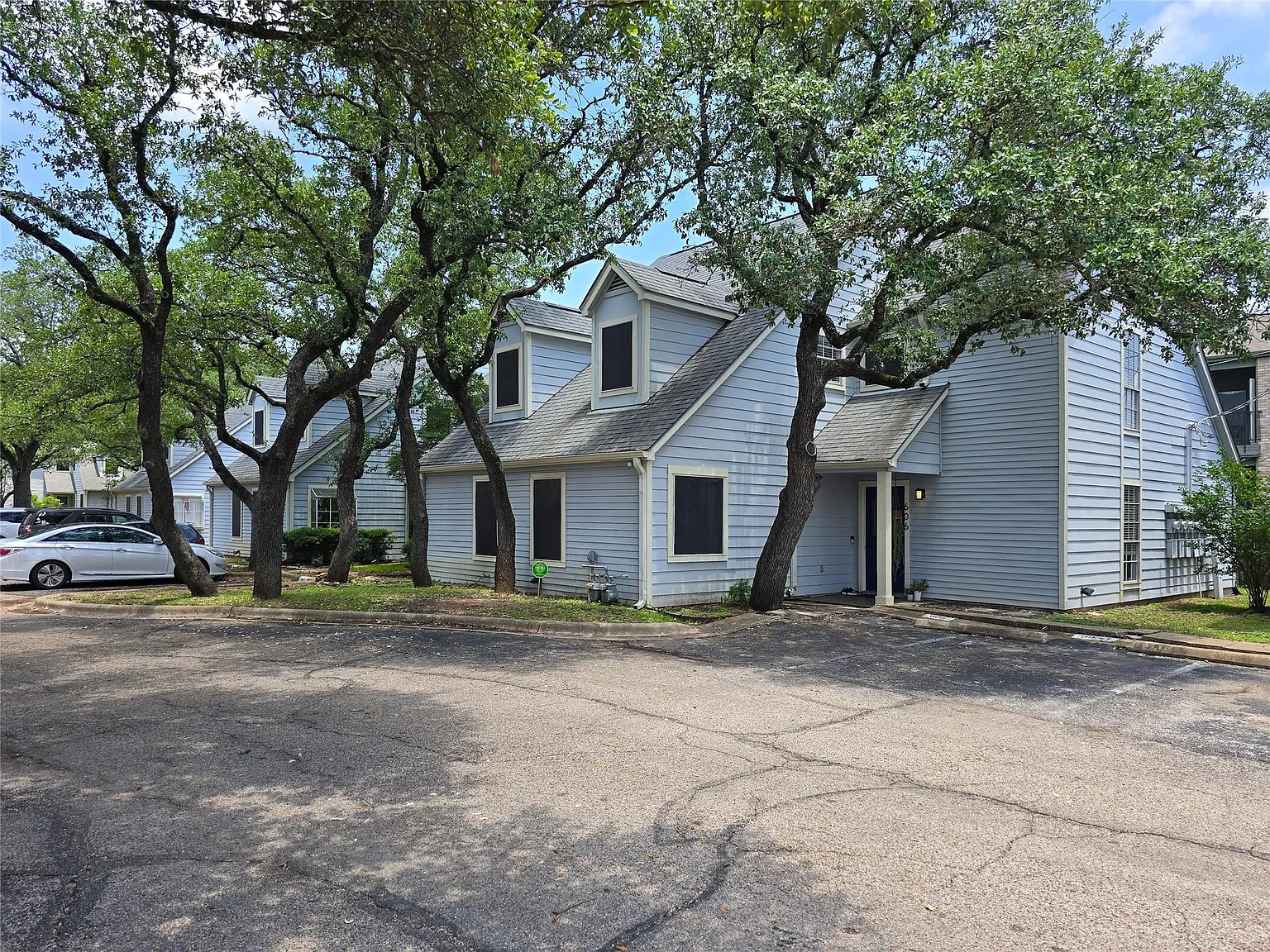 2 bed, 2.0 bath, 1432 sqft, $1,645 — Photo 2