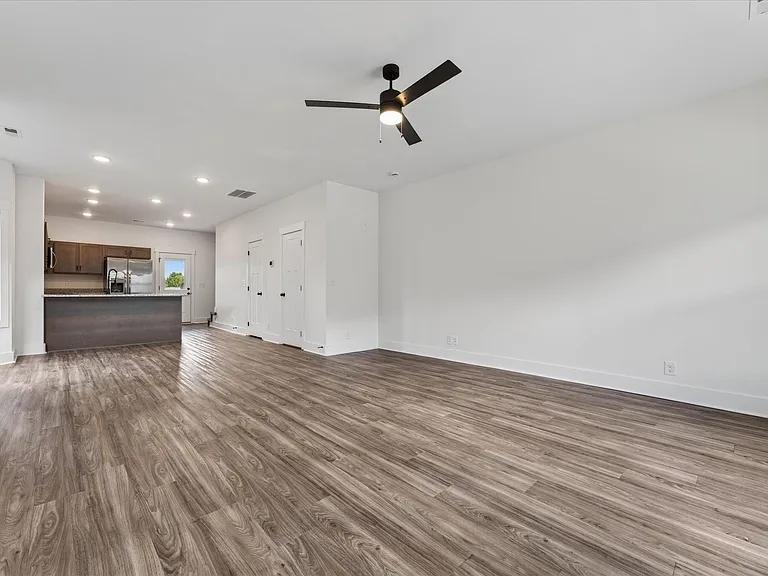 319 Front Ridge Cir — Photo 8