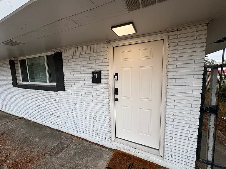 207 Decelle St #D2 — Photo 6