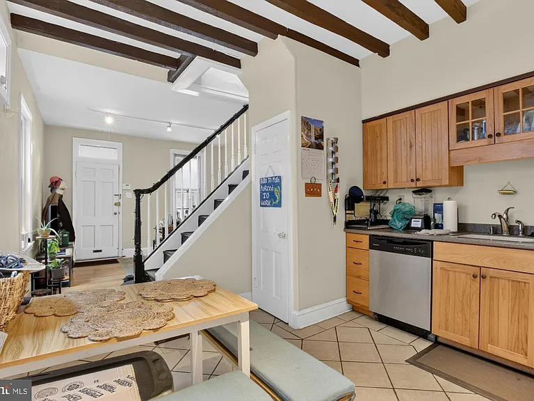 2528 Waverly St — Photo 2