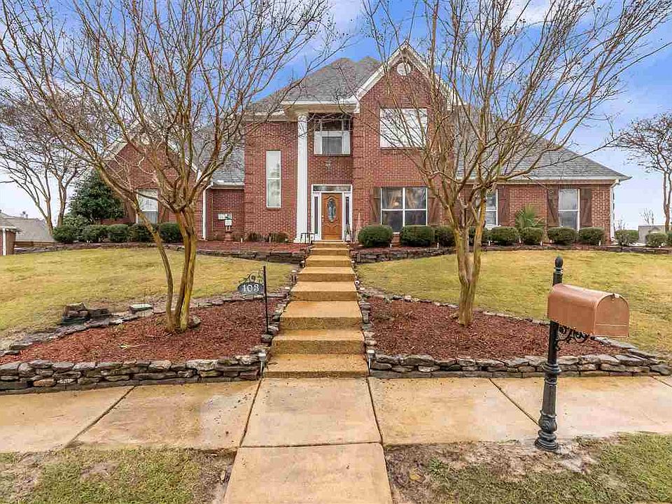 1st image of 103 Woodlands Glen Cir
