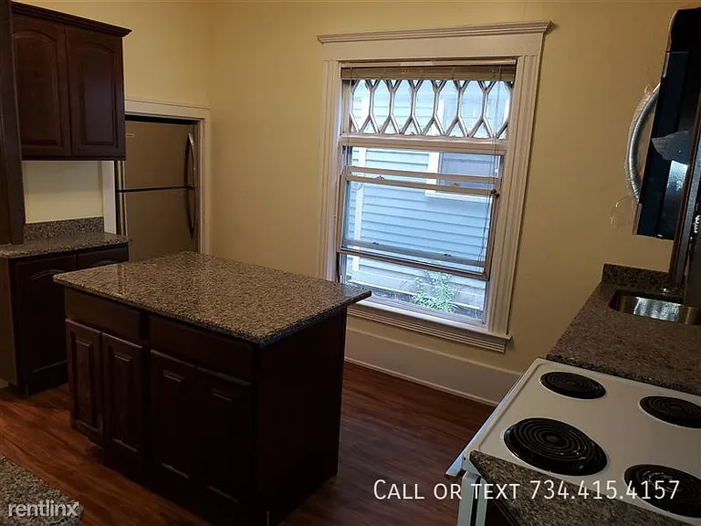 118 N State St — Photo 10