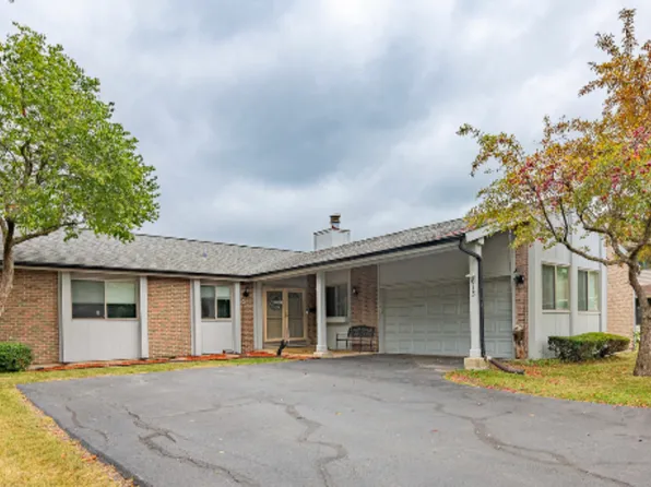 615 Lakeview Ct, Roselle, IL 60172