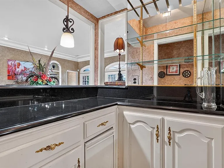 2335 Highlands Creek Rd — Photo 16