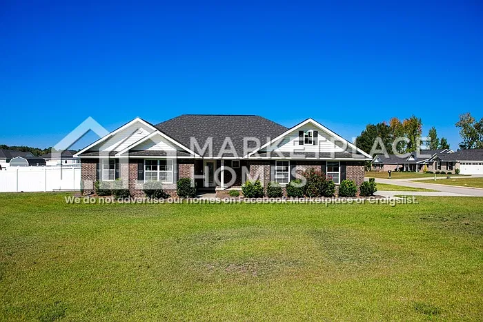 5 bed, 3.0 bath, 2530 sqft, $2,800 — Photo 3