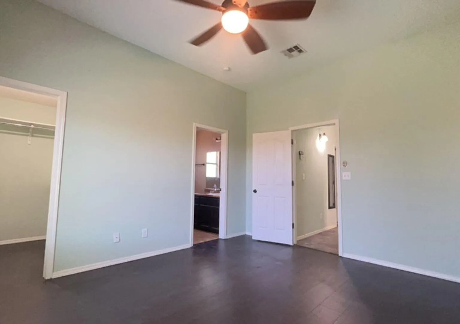 4 bed, 2.0 bath, 1523 sqft, $1,700 — Photo 3
