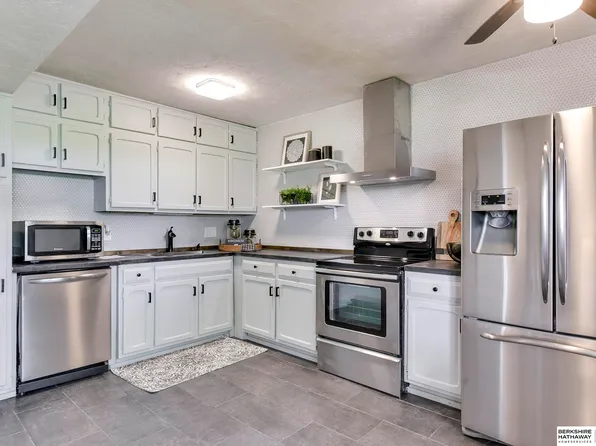 12749 Woodcrest Plz APT 112, Omaha, NE 68137