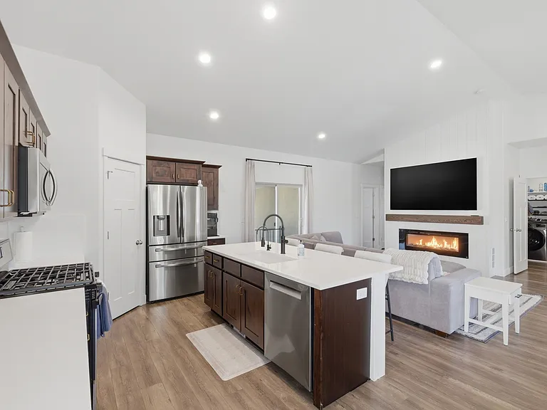 4779 W Plainfield Rd — Photo 9