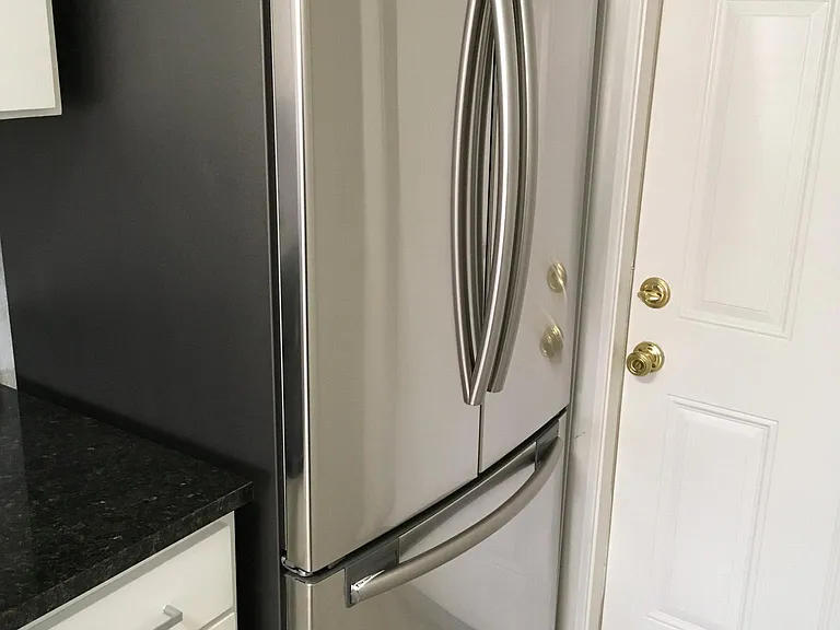 French door fridge with ice maker