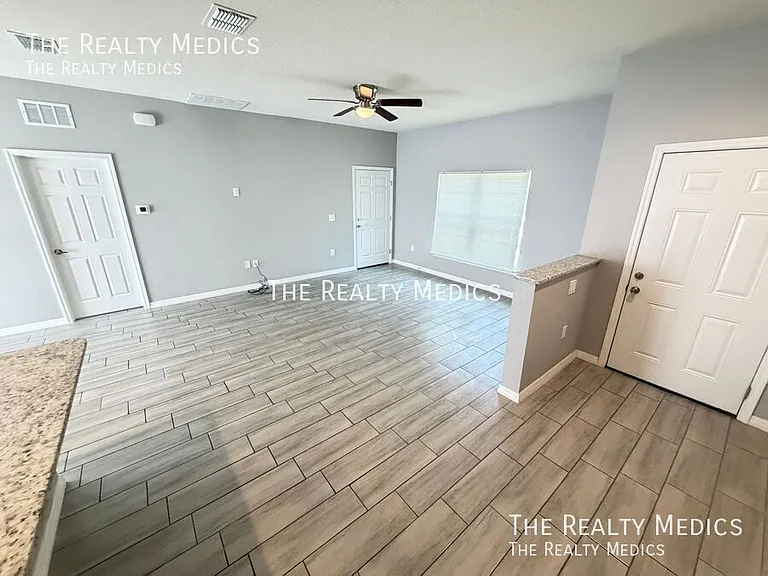 491 Ixora Ave NW — Photo 2