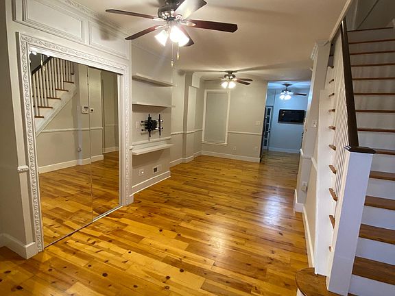 3rd image of 2256 E Monmouth St