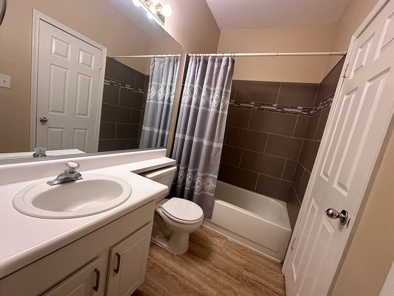 2 bed, 964 sqft, $2,000 — Photo 4