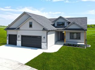 8241 Mahon Ct, Johnston, IA 50131