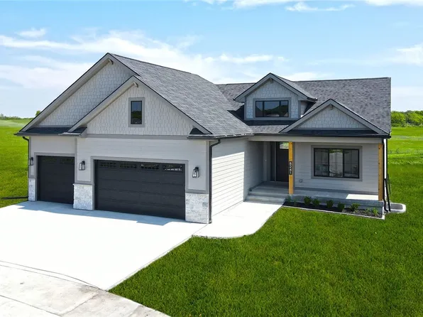 8241 Mahon Ct, Johnston, IA 50131