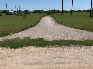 84 Seahorse Dr E, Palacios, TX 77465