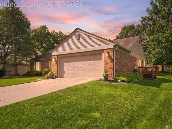 23737 Harvest Ct, Novi, MI 48375