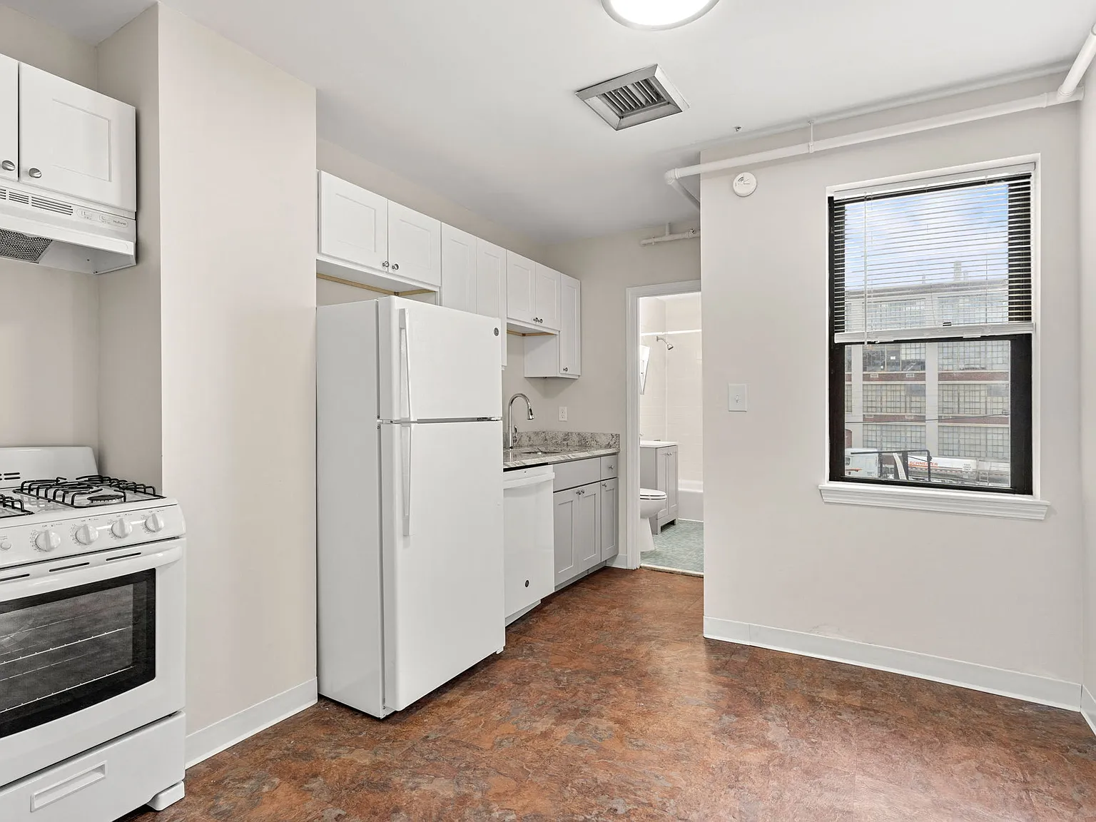 784 Main St — Photo 3